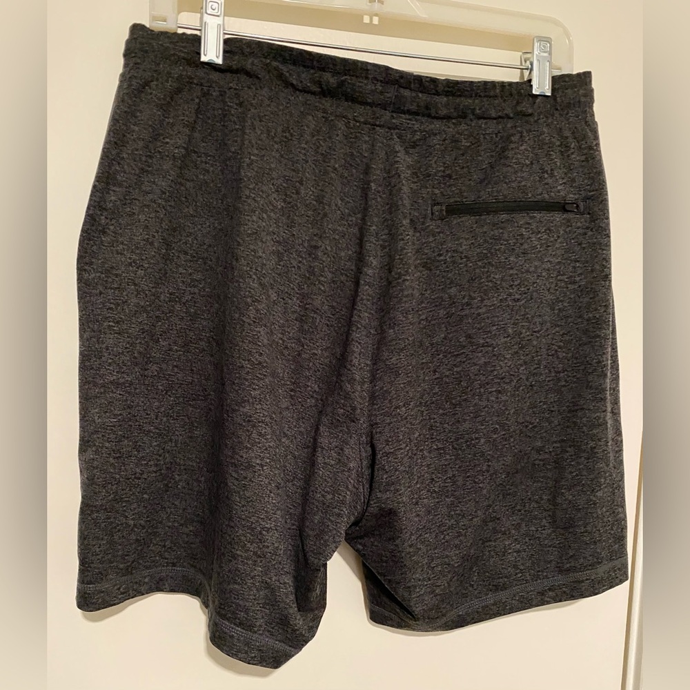 Vuori Men's Ponto Performance Short 7” Charcoal Heather Drawstring - Picture 3 of 7